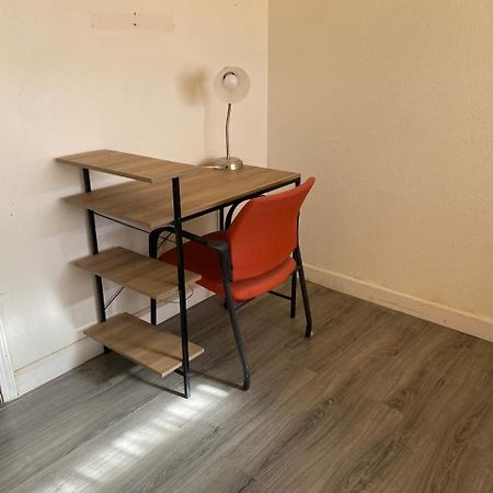 Whole Family - Wolfgram Hostel Elk Grove Bagian luar foto
