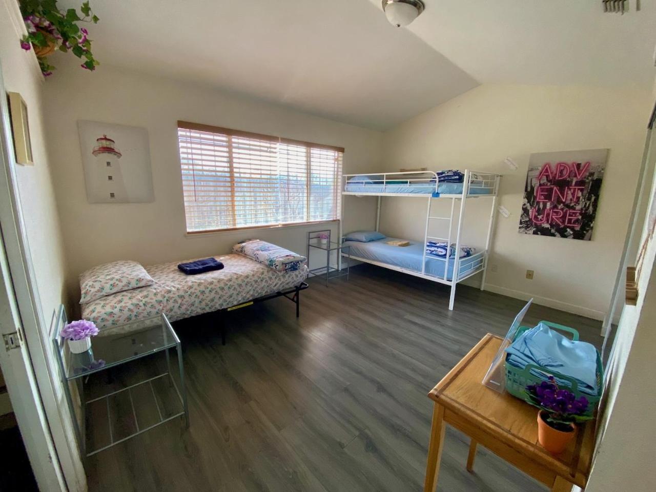 Whole Family - Wolfgram Hostel Elk Grove Bagian luar foto