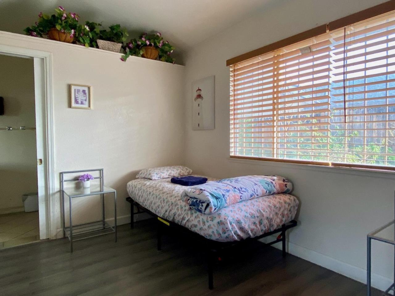 Whole Family - Wolfgram Hostel Elk Grove Bagian luar foto