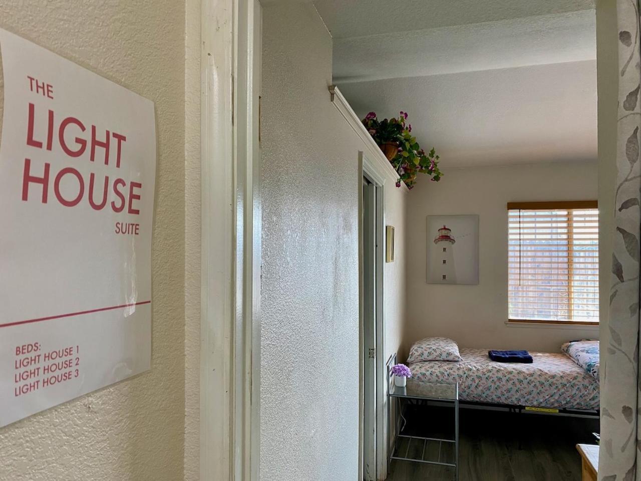 Whole Family - Wolfgram Hostel Elk Grove Ruang foto